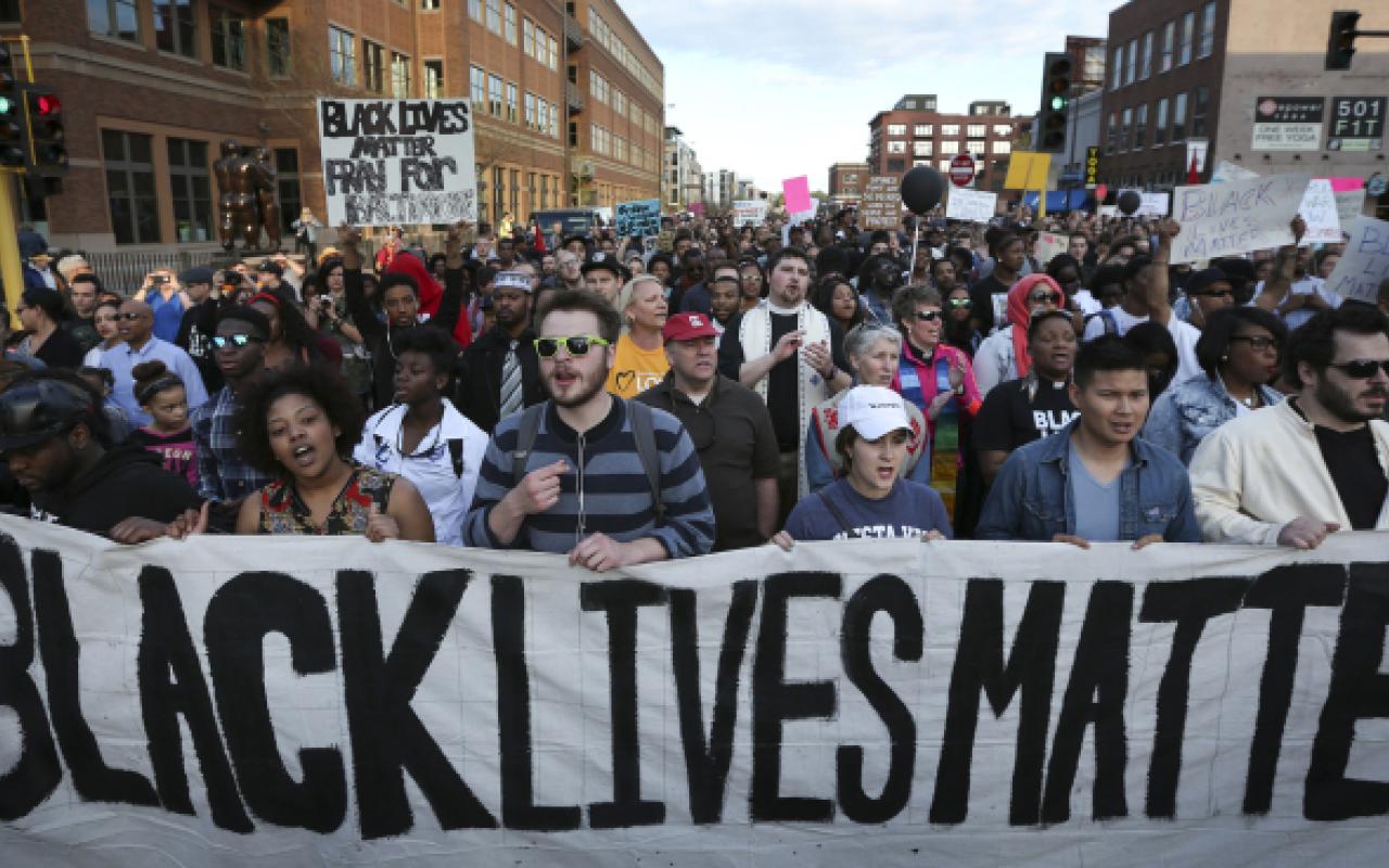 Protesters holding a banner that says "Black Lives Matter"