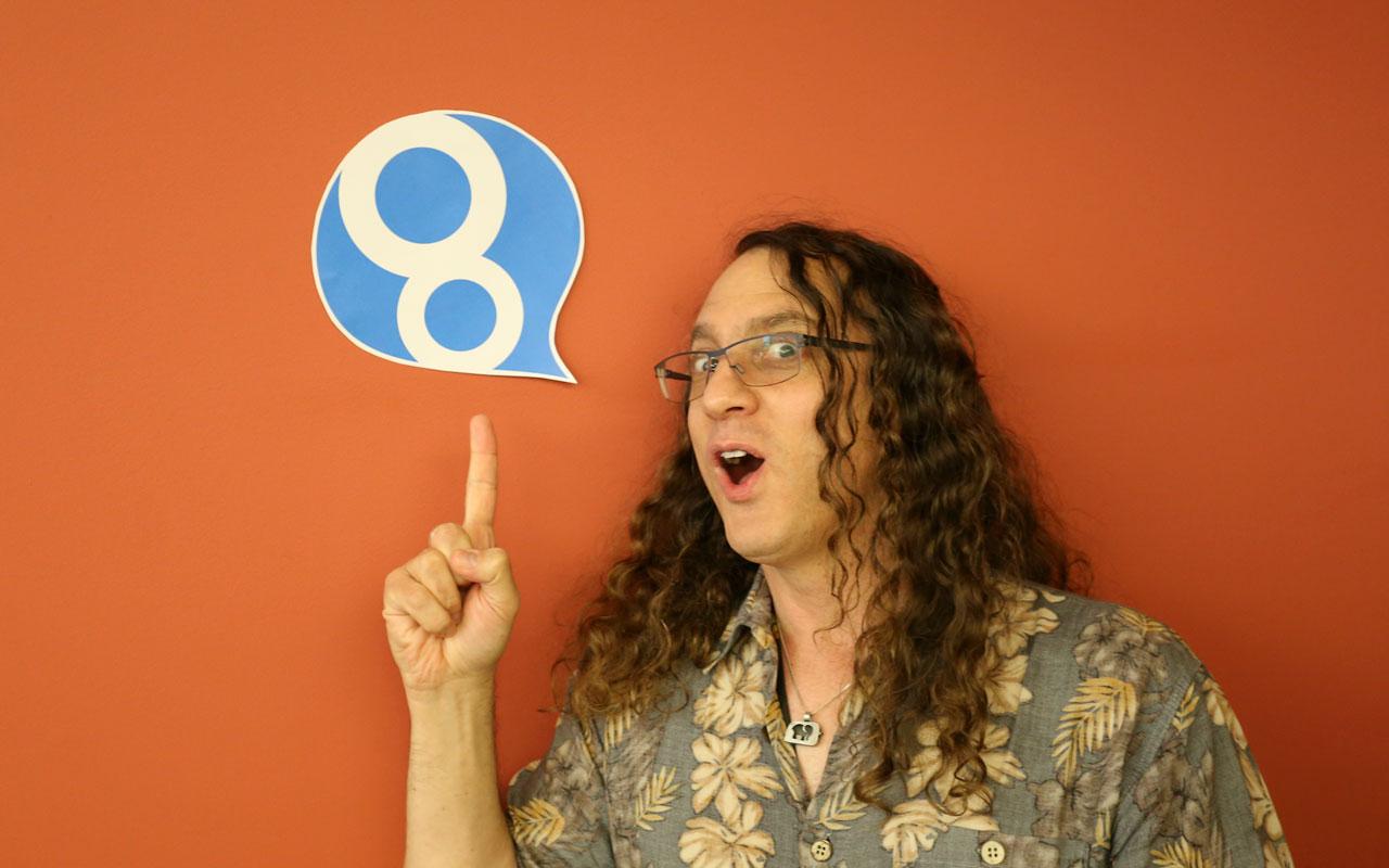 Software engineer Grant Kruger pointing to a Drupal 8 thought bubble.